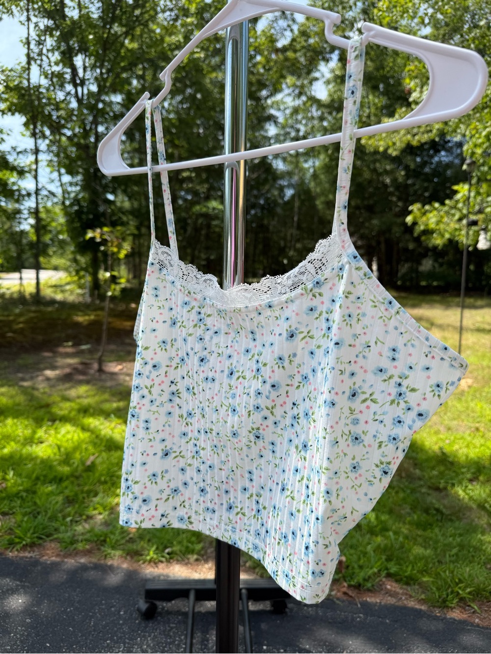Floral Lace-Trim Spaghetti Strap Crop Top - White with Blue & Pink Floral